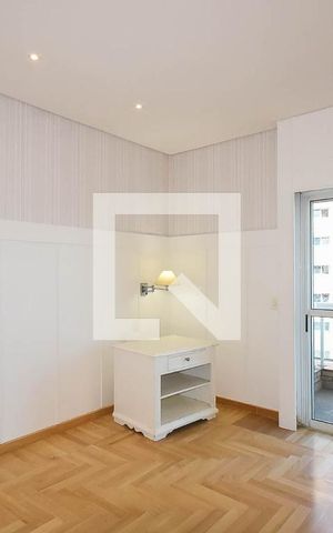 Apartamento à venda com 380m², 4 quartos e 6 vagas Apartamento à venda com 380m², 4 quartos e 6 vagasSuíte 2