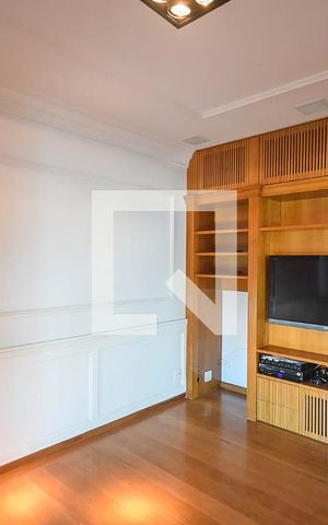 Apartamento à venda com 380m², 4 quartos e 6 vagas Apartamento à venda com 380m², 4 quartos e 6 vagasSala de tv