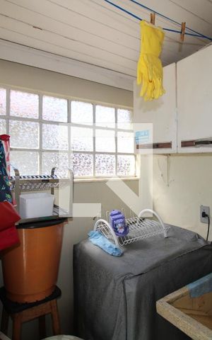 Casa à venda com 200m², 4 quartos e 1 vagaÁrea de Serviço da Edícula