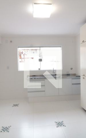 Casa à venda com 170m², 3 quartos e 2 vagasCozinha