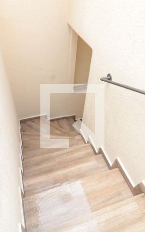 Casa à venda com 170m², 3 quartos e 2 vagasEscada de acesso a churrasqueira