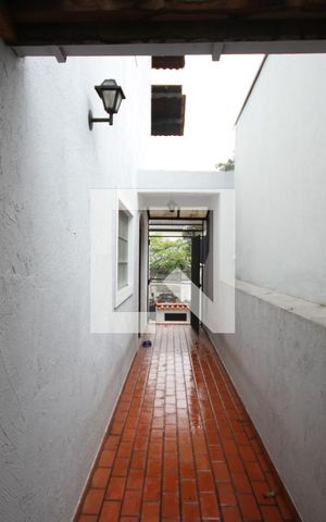 Casa à venda com 171m², 3 quartos e 4 vagasCorredor externo