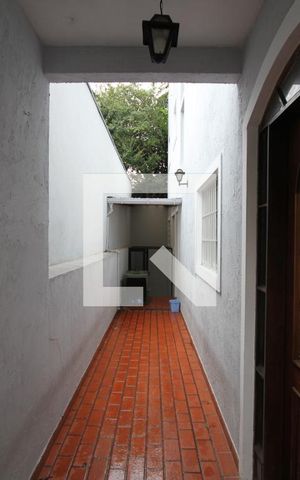 Casa à venda com 171m², 3 quartos e 4 vagasCorredor externo