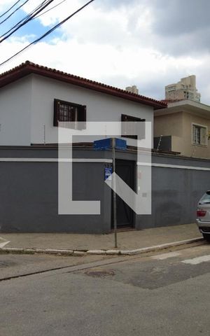 Casa à venda com 250m², 3 quartos e 3 vagasFachada