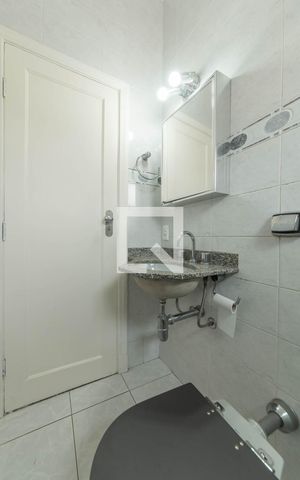 Casa à venda com 250m², 3 quartos e 3 vagas Casa à venda com 250m², 3 quartos e 3 vagasBanheiro 1
