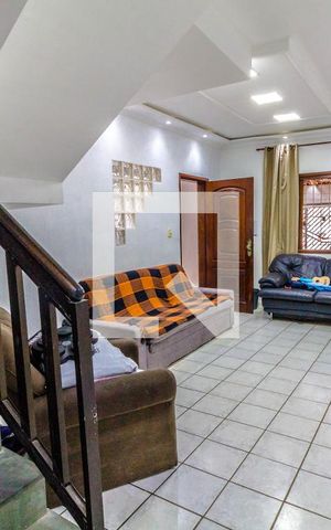Casa para alugar com 150m², 3 quartos e 2 vagas Casa para alugar com 150m², 3 quartos e 2 vagasSala
