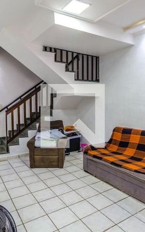 Casa para alugar com 150m², 3 quartos e 2 vagas Casa para alugar com 150m², 3 quartos e 2 vagasSala