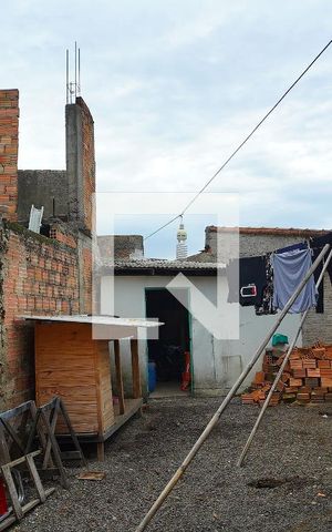 Casa à venda com 150m², 2 quartos e 3 vagasFundos do Terreno