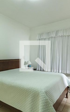Apartamento à venda com 130m², 3 quartos e 2 vagas Apartamento à venda com 130m², 3 quartos e 2 vagasSuíte 1
