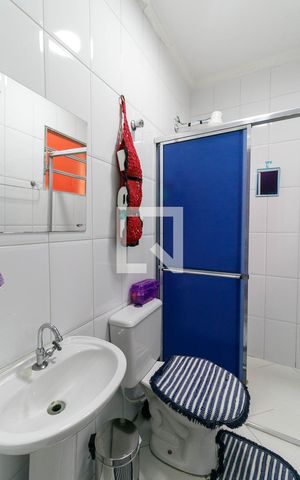 Casa à venda com 100m², 3 quartos e 2 vagas Casa à venda com 100m², 3 quartos e 2 vagasBanheiro 2