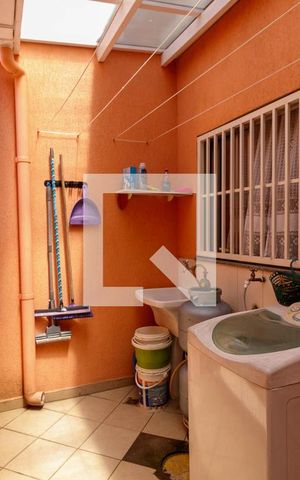 Casa à venda com 100m², 3 quartos e 2 vagas Casa à venda com 100m², 3 quartos e 2 vagasÁrea de serviço