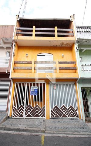 Casa à venda com 193m², 4 quartos e 1 vagaFachada