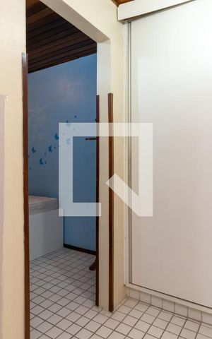 Casa à venda com 170m², 4 quartos e 2 vagasEdícula - Closet