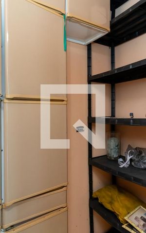Casa à venda com 170m², 4 quartos e 2 vagasEdícula - Armário