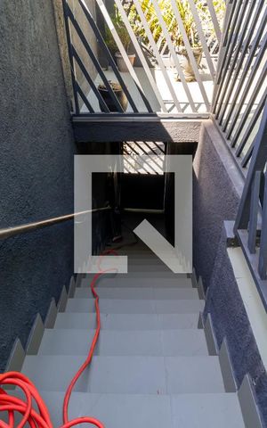 Casa à venda com 170m², 4 quartos e 2 vagasEscada de Entrada