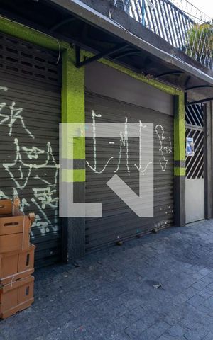 Casa à venda com 170m², 4 quartos e 2 vagasFachada