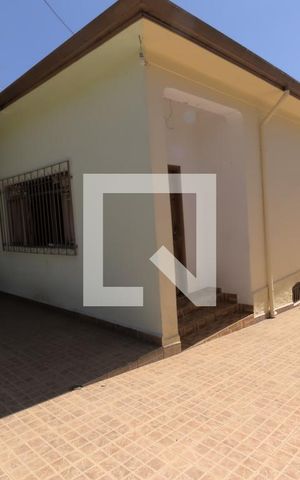 Casa à venda com 600m², 5 quartos e 20 vagas Casa à venda com 600m², 5 quartos e 20 vagasFachada Interna da Casa
