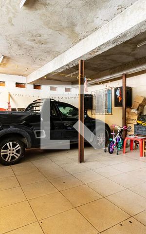 Casa à venda com 320m², 9 quartos e 2 vagas Casa à venda com 320m², 9 quartos e 2 vagasGaragem