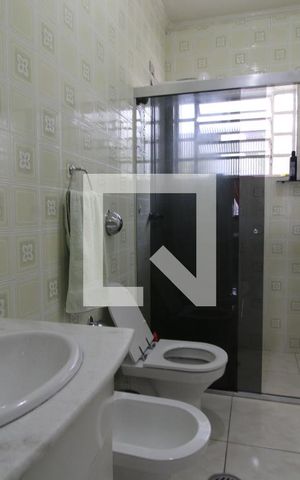 Casa à venda com 320m², 3 quartos e 3 vagasBanheiro da suíte