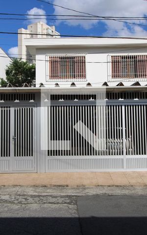 Casa à venda com 320m², 3 quartos e 3 vagasFachada