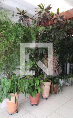 Casa à venda com 320m², 3 quartos e 3 vagasQuintal frente lateral