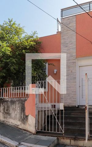 Casa de condomínio à venda com 240m², 3 quartos e 2 vagas Casa de condomínio à venda com 240m², 3 quartos e 2 vagasFachada