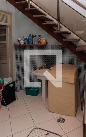 Casa de condomínio à venda com 240m², 3 quartos e 2 vagas Casa de condomínio à venda com 240m², 3 quartos e 2 vagasÁrea de Serviço