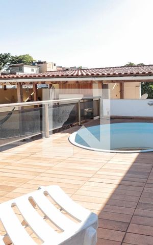 Casa de condomínio à venda com 240m², 3 quartos e 2 vagas Casa de condomínio à venda com 240m², 3 quartos e 2 vagasPiscina