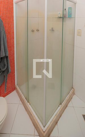 Casa de condomínio à venda com 240m², 3 quartos e 2 vagas Casa de condomínio à venda com 240m², 3 quartos e 2 vagasBanhero Suíte