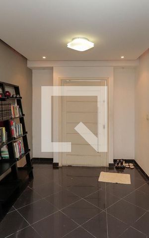 Casa de condomínio à venda com 240m², 3 quartos e 2 vagas Casa de condomínio à venda com 240m², 3 quartos e 2 vagasSala