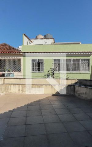 Casa de condomínio à venda com 240m², 3 quartos e 2 vagas Casa de condomínio à venda com 240m², 3 quartos e 2 vagasTerraço