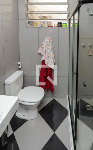 Casa de condomínio à venda com 240m², 3 quartos e 2 vagas Casa de condomínio à venda com 240m², 3 quartos e 2 vagasBanheiro