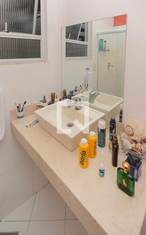 Casa de condomínio à venda com 240m², 3 quartos e 2 vagas Casa de condomínio à venda com 240m², 3 quartos e 2 vagasBanhero Suíte