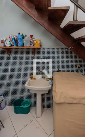 Casa de condomínio à venda com 240m², 3 quartos e 2 vagas Casa de condomínio à venda com 240m², 3 quartos e 2 vagasÁrea de Serviço