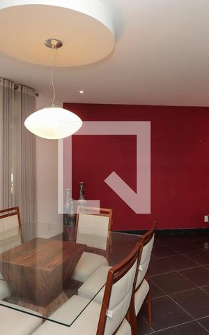 Casa de condomínio à venda com 240m², 3 quartos e 2 vagas Casa de condomínio à venda com 240m², 3 quartos e 2 vagasSala