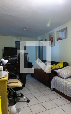 Casa à venda com 200m², 2 quartos e 6 vagas Casa à venda com 200m², 2 quartos e 6 vagasSala