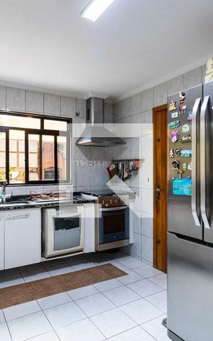 Casa à venda com 227m², 3 quartos e 4 vagas1o. Andar - Cozinha