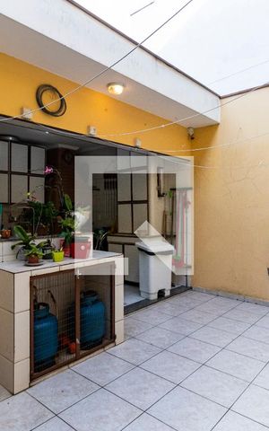 Casa à venda com 227m², 3 quartos e 4 vagas1o. Andar - Quintal