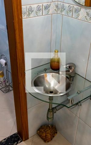 Casa à venda com 227m², 3 quartos e 4 vagas1o. Andar - Lavabo
