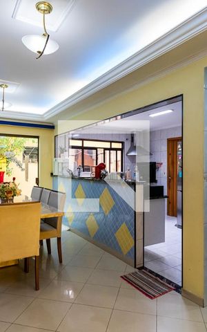 Casa à venda com 227m², 3 quartos e 4 vagas1o. Andar - Sala