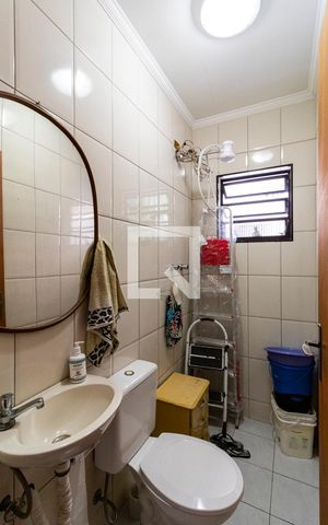 Casa à venda com 227m², 3 quartos e 4 vagas1o. Andar - Banheiro de serviço