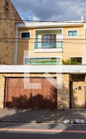 Casa à venda com 227m², 3 quartos e 4 vagasFachada