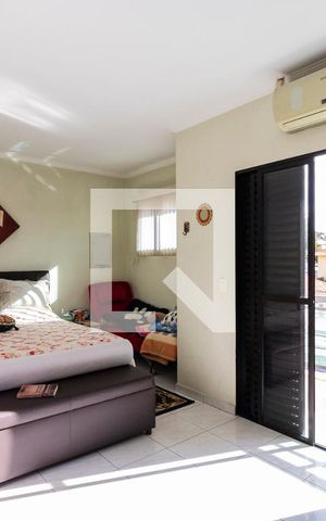 Casa à venda com 227m², 3 quartos e 4 vagas2o. Andar - Suíte 3