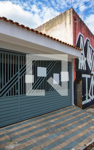 Casa à venda com 125m², 2 quartos e 2 vagasFachada