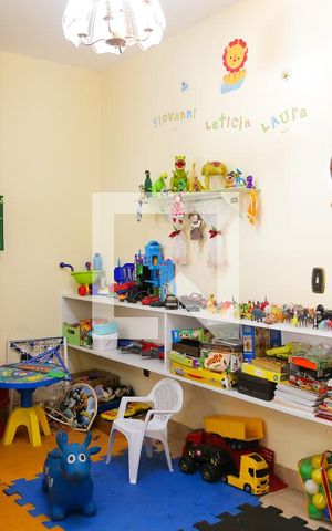 Casa à venda com 850m², 7 quartos e 8 vagas Casa à venda com 850m², 7 quartos e 8 vagasSuite 1 Casa dos Fundos
