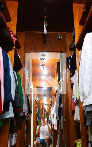 Casa à venda com 850m², 7 quartos e 8 vagas Casa à venda com 850m², 7 quartos e 8 vagasCloset da Suite 1