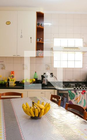 Casa à venda com 850m², 7 quartos e 8 vagas Casa à venda com 850m², 7 quartos e 8 vagascozinha