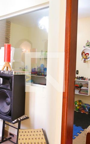 Casa à venda com 850m², 7 quartos e 8 vagas Casa à venda com 850m², 7 quartos e 8 vagasSuite 1 Casa dos Fundos