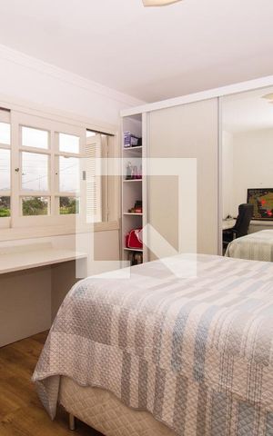 Casa para alugar com 200m², 4 quartos e 1 vaga Casa para alugar com 200m², 4 quartos e 1 vagaSuite