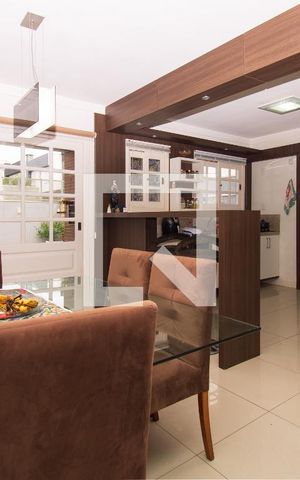 Casa para alugar com 200m², 4 quartos e 1 vaga Casa para alugar com 200m², 4 quartos e 1 vagaSala de Jantar